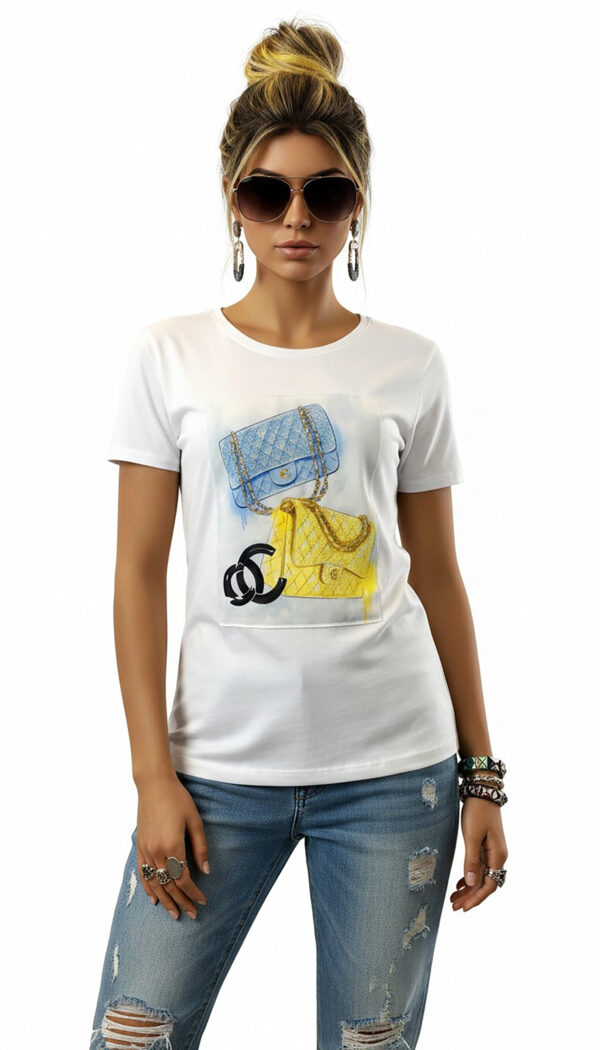 Damen Shirt Weiß mit Strass & Digitaldruck Tasche Print – LOT (1x SM – 1x ML) (2) Damen Shirt Weiß mit Strass und Digitaldruck Tasche Print aus Baumwolle mit dekorativen Strassdetails