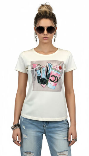 Großhandel Beige Damen Shirt mit Fashion Print und dezenten Strassteinen