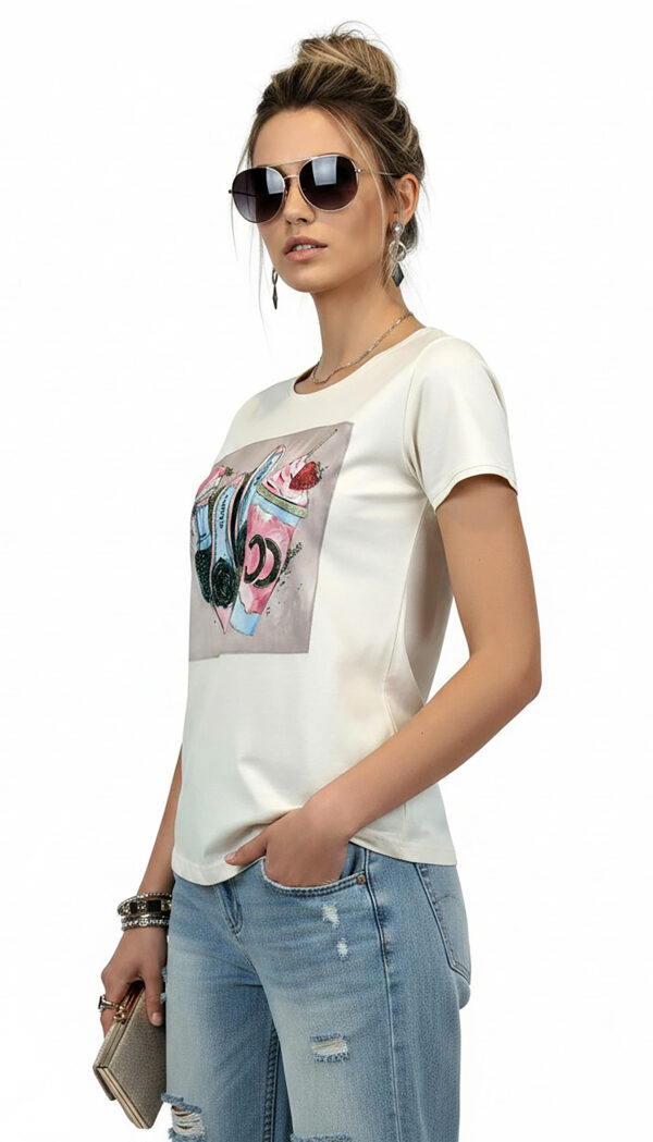 Großhandel Beige Damen Shirt mit Fashion Print & Strass LOT 1x (SM) 1x (ML) (5) Großhandel Beige Damen Shirt mit Fashion Print und dezenten Strassteinen