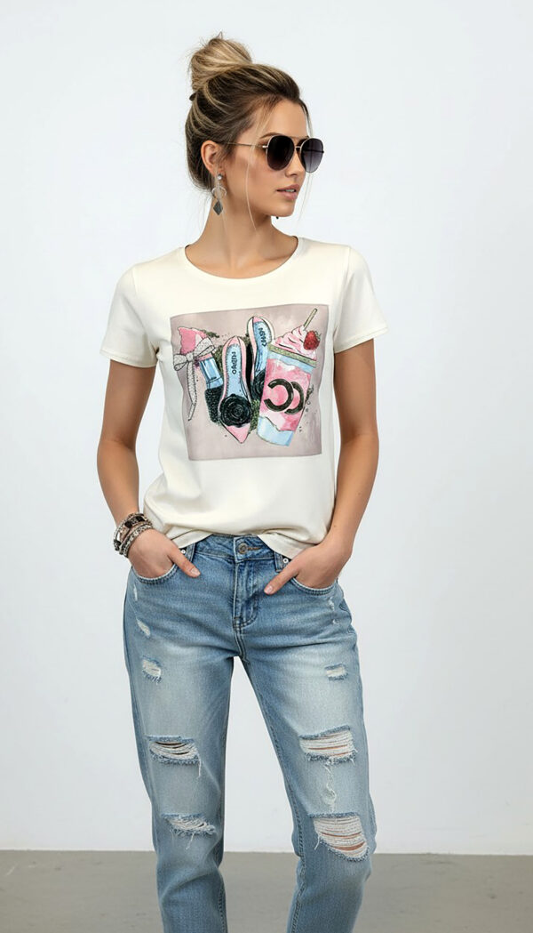 Großhandel Beige Damen Shirt mit Fashion Print & Strass LOT 1x (SM) 1x (ML) (6) Großhandel Beige Damen Shirt mit Fashion Print und dezenten Strassteinen