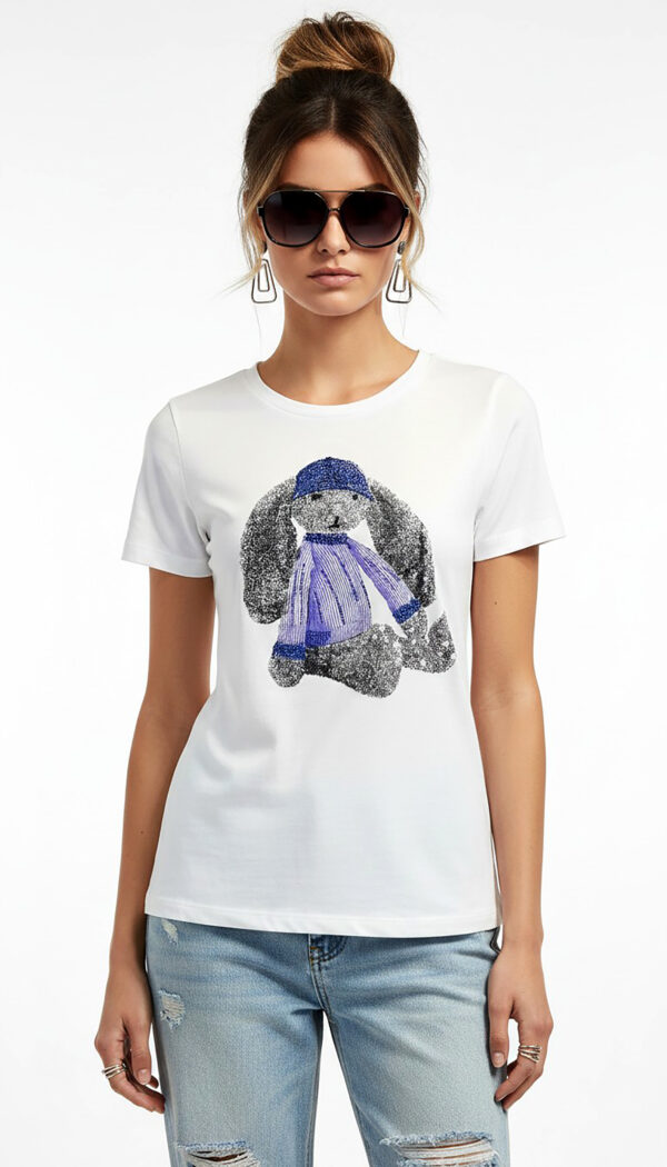 Weißes Damen Top Teddy Print Vorderseite Weißes Top Großhandel mit Teddy Print und dezenten Strassteinen Vorderansicht
