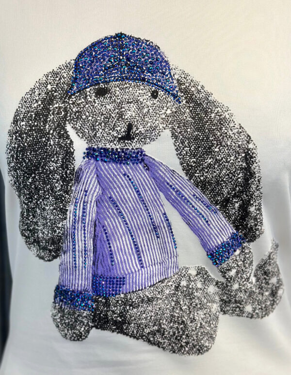 Weißes Damen Top Teddy Print Vorderseite Weißes Top Großhandel mit Teddy Print und dezenten Strassteinen Vorderansicht