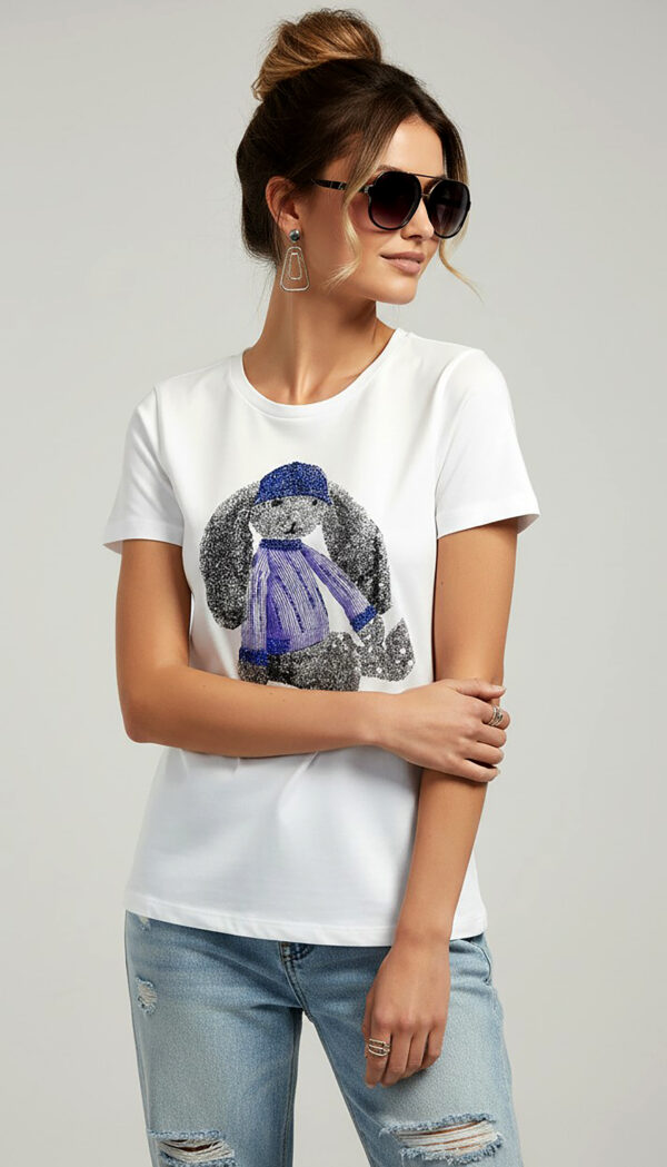 Weißes Damen Top Teddy Print Vorderseite Weißes Top Großhandel mit Teddy Print und dezenten Strassteinen Vorderansicht