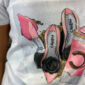 Weißes extravagantes Damen Shirt mit Strasssteinen und Fashion-Digitaldruck für stilbewusste Frauen ab 40