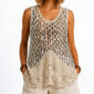 Beiges Häkeltop Großhandel, Boho Strick Top mit Pailletten Netzstrick und floraler Häkelspitze, rosemodee.de
