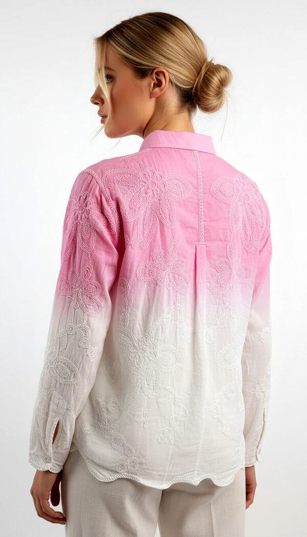 Bestickte Baumwollbluse mit Farbverlauf und Strass (1) Bestickte Baumwollbluse mit Farbverlauf und Strass in Rosa-Weiß
