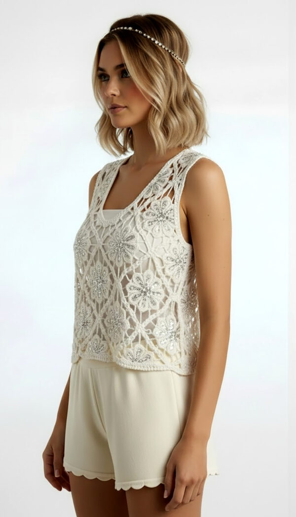 Boho Blumen Häkel Top mit Pailletten, Perlen und Steinen – Weißes Ibiza Style Damen Top (4) Boho Blumen Häkel Top mit Pailletten, Perlen und Steinen im weißen Ibiza Style