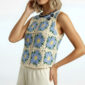 Boho Granny Square Häkel Top in Hellblau Creme mit Blumenmuster und Schmucksteinen am Kragen