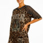 Braunes Leoparden Zweiteiler Großhandel, Oversize T-Shirt mit Tiger Strassmotiv und Netzärmeln, passende Shorts im klassischen Leopardenprint, rosemodee.de