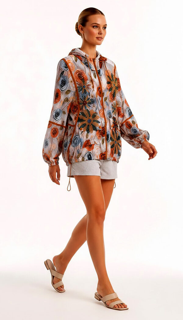 Bunte Blumenjacke Großhandel, Kapuze mit Strassblüten und Glitzertropfen, Oversize (1) Bunte Blumenjacke Großhandel, Oversize Kapuzenjacke mit Rosenprint, Glitzertropfen und Strassblüten, rosemodee.de