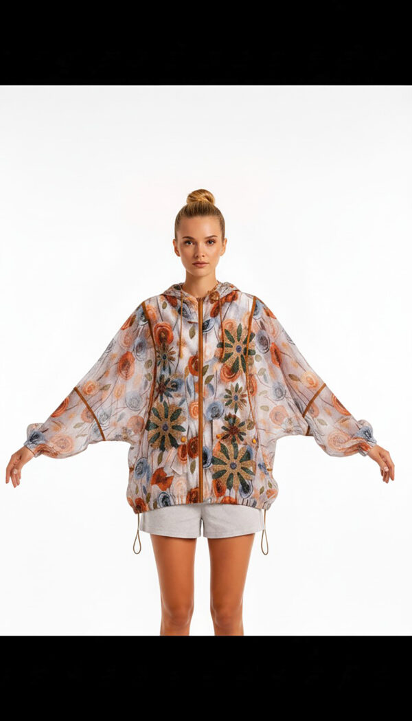 Bunte Blumenjacke Großhandel, Kapuze mit Strassblüten und Glitzertropfen, Oversize (6) Bunte Blumenjacke Großhandel, Oversize Kapuzenjacke mit Rosenprint, Glitzertropfen und Strassblüten, rosemodee.de