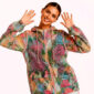 Bunte Katzenjacke Großhandel, Oversize Kapuzenjacke mit Blumenprint, versteckten Katzenmotiven und Strassrosen, rosemodee.de