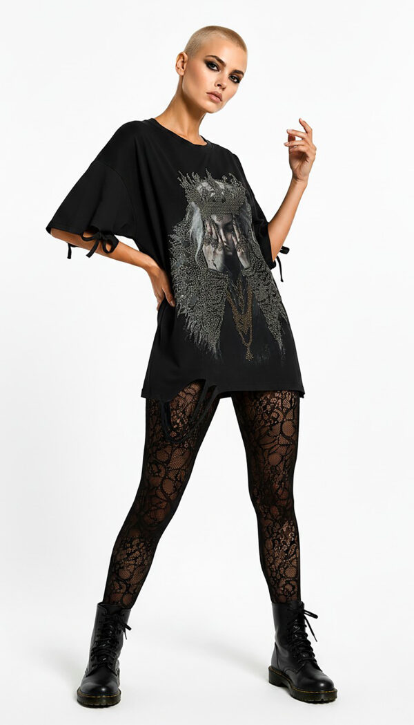 Dark Queen Strass Oversize Shirt Großhandel Lot 2 Stück – Gothic Damen Longshirt Schwarz (4) Dark Queen Strass Oversize Shirt Schwarz mit Gothic Print und hochwertigen Strassteinen