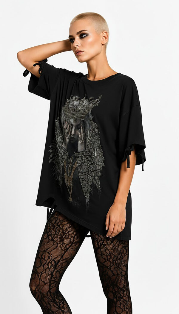 Dark Queen Strass Oversize Shirt Großhandel Lot 2 Stück – Gothic Damen Longshirt Schwarz (6) Dark Queen Strass Oversize Shirt Schwarz mit Gothic Print und hochwertigen Strassteinen