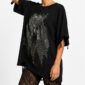 Dark Queen Strass Oversize Shirt Schwarz mit Gothic Print und hochwertigen Strassteinen