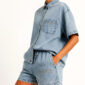 Denim Zweiteiler Großhandel Damen – Oversize Acid-Wash-Jeanshemd mit „D'OR"-Steinapplikation und passende Denim-Shorts mit Gummibund – rosemodee.de