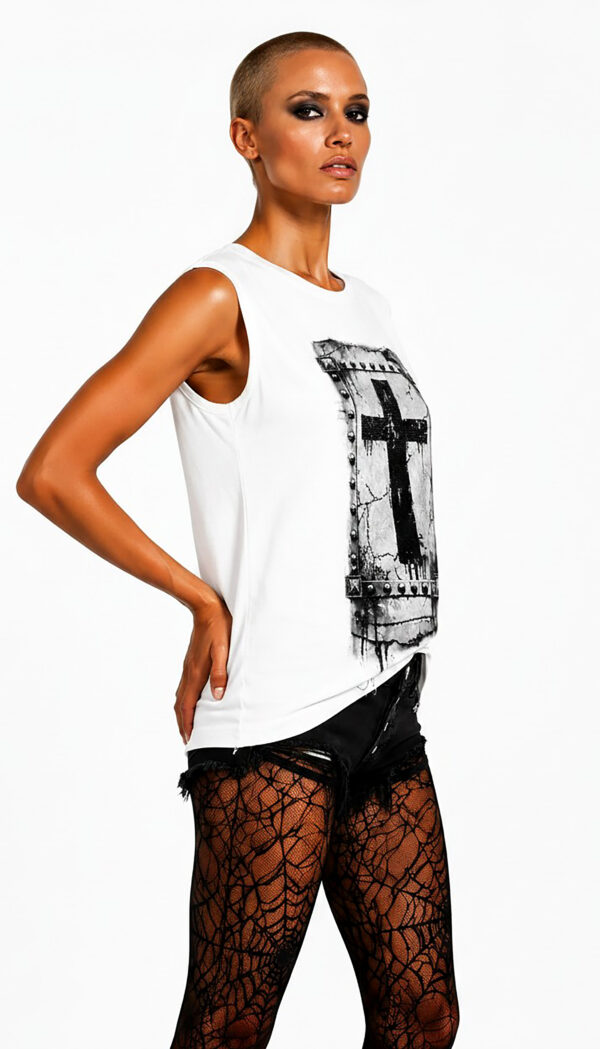 Gothic Tank Top Großhandel (2) Gothic Tank Top Großhandel – Weißes Muscle-Tank mit schwarzem Kreuz-Digitalprint, Nieten-Rahmen-Motiv und vollflächigem Strassstein-Besatz vorne – rosemodee.de