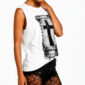 Gothic Tank Top Großhandel – Weißes Muscle-Tank mit schwarzem Kreuz-Digitalprint, Nieten-Rahmen-Motiv und vollflächigem Strassstein-Besatz vorne – rosemodee.de