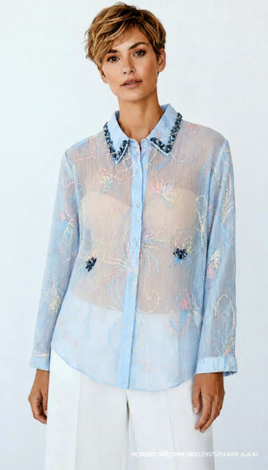 Hellblaue Damen Bluse mit Strass Kragen und Schmetterling Stickerei Großhandel