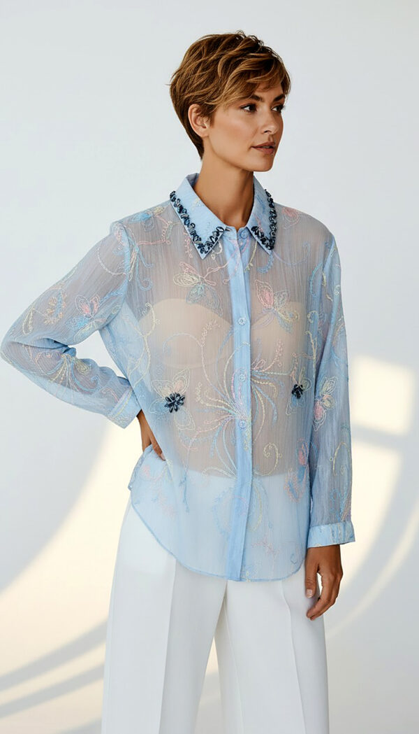 Hellblaue Oversize Damen Bluse mit Strass Kragen und Schmetterling Stickerei Großhandel (8) Hellblaue Damen Bluse mit Strass Kragen und Schmetterling Stickerei Großhandel