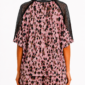 Leoparden Zweiteiler Großhandel, Oversize T-Shirt mit Tiger Strassmotiv und Netzärmeln, passende Shorts im Leopardenprint, rosemodee.de