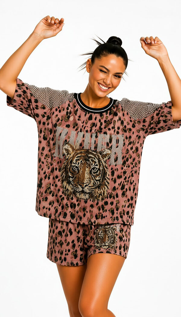 Leoparden Zweiteiler Großhandel, Tiger Strassmotiv mit Netzärmeln (4) Leoparden Zweiteiler Großhandel, Oversize T-Shirt mit Tiger Strassmotiv und Netzärmeln, passende Shorts im Leopardenprint, rosemodee.de