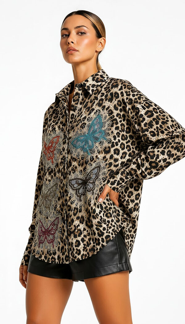 Leopardenhemd Großhandel, Oversize mit Strass Schmetterlingen (2) Leopardenhemd Großhandel, Oversize Hemd mit Strass Schmetterlingen im Leopardenprint, rosemodee.de