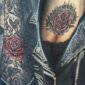 Mona Lisa Tunikakleid Großhandel, Acid Wash mit modern interpretiertem Kunstprint, Strassbrille und Rosentattoo, rosemodee.de