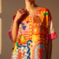 Oversize Amalfi Shirt Großhandel, mediterraner Print mit Amore Schriftzug, Pailletten Zitrusfrüchten und Strassherz, rosemodee.de