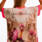 Oversize Kamelmotiv Shirt Großhandel, Wüstenprint mit drei Kamelen, Strasskronen und pinken Federumhängen, rosemodee.de