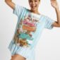 Oversize Shirt mit Malibu Beach Print und Strassdetails in Hellblau-Weiß