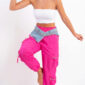 Pinke Cargohose Großhandel, Regenstoff Hose mit Denim Applikation, Strassbesatz und Cargotaschen, 3er Lot M bis XL, rosemodee.de
