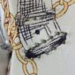 Print Shirt Großhandel Tencel Kette, illustrativer Reitmotiv Print mit goldenen Ketten und Strassriemen, rosemodee.de
