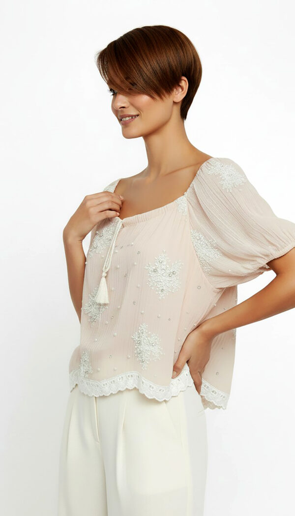 Pudra Oversize Damen Bluse mit Spitze und Strass Großhandel (9) Pudra Oversize Damen Bluse mit Spitze, Strass und Carmen Ausschnitt
