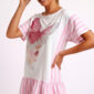Romantisches Oversize Shirt mit Schmetterling-Strassmotiv und rosa-weißen Streifendetails