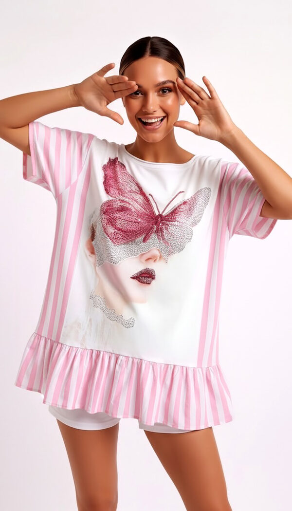 Romantisches Oversize Shirt mit Schmetterling-Strassmotiv und Streifenvolant Rosa-Weiß (5) Romantisches Oversize Shirt mit Schmetterling-Strassmotiv und rosa-weißen Streifendetails