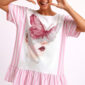 Romantisches Oversize Shirt mit Schmetterling-Strassmotiv und rosa-weißen Streifendetails