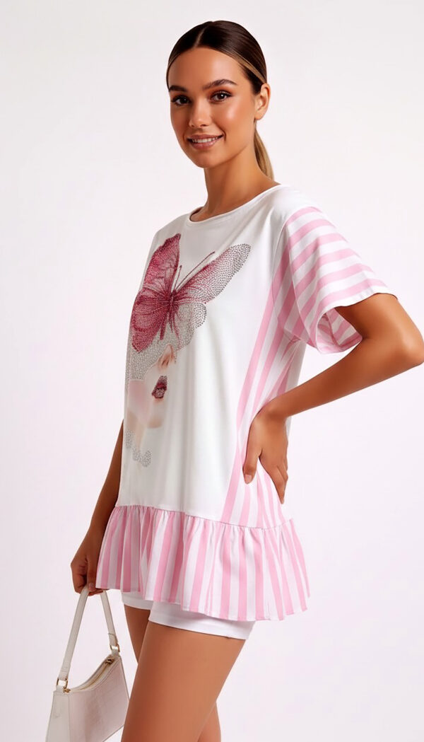 Romantisches Oversize Shirt mit Schmetterling-Strassmotiv und Streifenvolant Rosa-Weiß (7) Romantisches Oversize Shirt mit Schmetterling-Strassmotiv und rosa-weißen Streifendetails