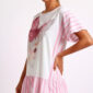 Romantisches Oversize Shirt mit Schmetterling-Strassmotiv und rosa-weißen Streifendetails