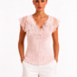 Rosafarbenes Spitzentop Großhandel im Tonal-Look – zartes Rosa mit 3D-Blüten, Perlen und Spitzenärmeln – rosemodee.de