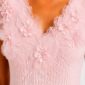 Rosafarbenes Spitzentop Großhandel im Tonal-Look – zartes Rosa mit 3D-Blüten, Perlen und Spitzenärmeln – rosemodee.de