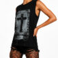Schwarzes Kreuz Tank Top Großhandel – Muscle-Tank mit gotischem Kreuz-Digitalprint, Totenkopf-Nieten-Rahmen, Dripping-Effekt und schwarzem Strassbesatz – rosemodee.de