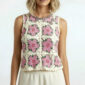 Vintage Boho Granny Square Häkel Top in Rosa Creme mit Blumenmuster und Schmucksteinen am Kragen