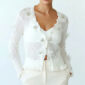 Weiße Damen Strickjacke mit 3D-Blumen und Perlendetails