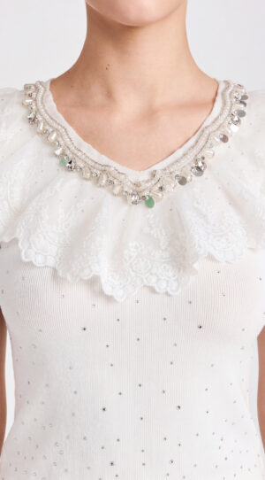 Weiße Spitzenbluse Großhandel Strass, Spitzenrüsche mit Perlen und Pailletten (7) Weiße Spitzenbluse Großhandel Strass, Spitzenrüsche mit Rosenblüte, Perlen, Pailletten und Strasssteinen, Allover Strassstreuung, rosemodee.de