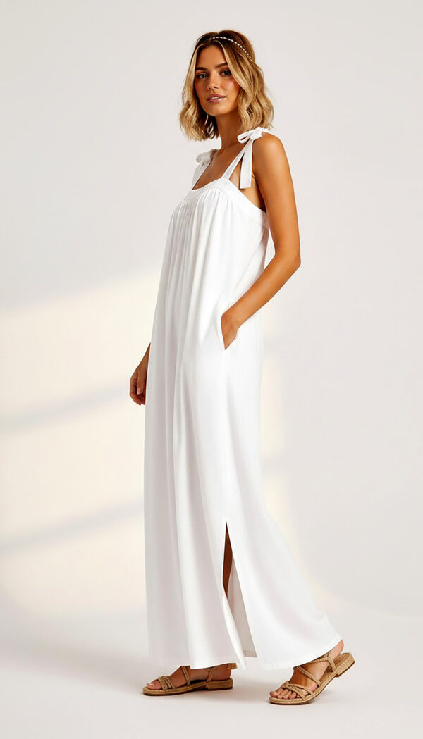 Weißes Maxikleid Großhandel Boho, mit Bindeträgern und Seitenschlitz (5) Weißes Maxikleid Großhandel Boho, Kleid mit Bindeträgern, Seitenschlitz und verdeckten Taschen, rosemodee.de