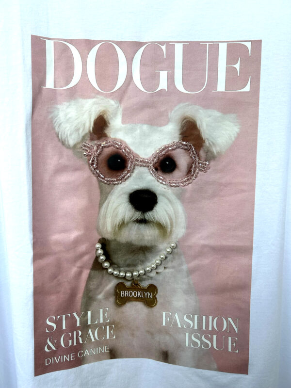 Weißes Oversize Damen T Shirt mit Dogue Hund Print Großhandel Weißes Oversize Damen T Shirt mit Dogue Hund Print und Strass Brille