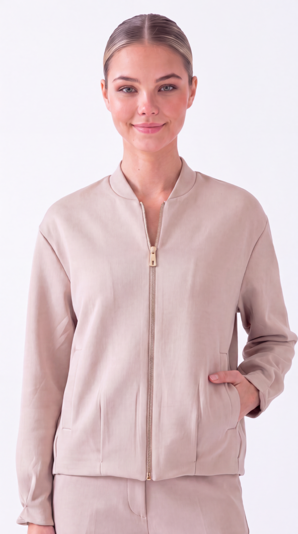 Stoffhose Taupe Großhandel Damen elegante Business Hose Ganzkörperansicht