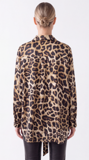 Damen Longbluse Leoprint Großhandel mit integriertem Bindeband in Braun.