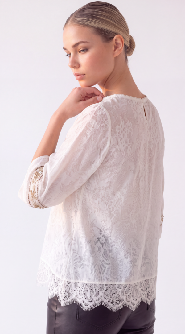Damen Transparente Spitzenbluse mit Perlen & Strass LOT ML Großhandel – Offwhite (1) Damen Transparente Spitzenbluse mit floralem Spitzenmuster LOT M/L Großhandel Offwhite